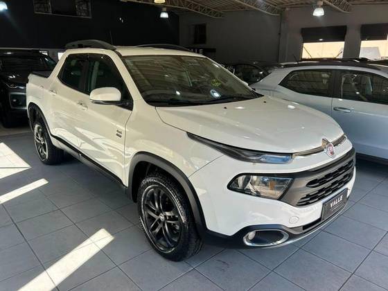 FIAT TORO 2.0 16V TURBO DIESEL FREEDOM 4WD AT9 FIAT TORO 2.0 16V TURBO DIESEL FREEDOM 4WD AT9